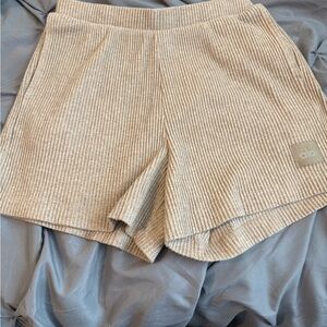 ALO Yoga Women's Tan Ribbed Muse Shorts size medium